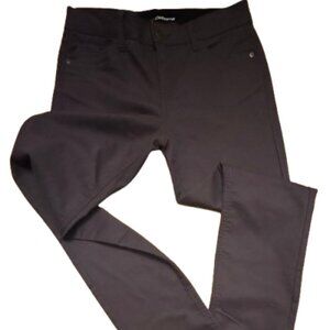 Liz Claiborne "Sara" Slim Leg, Mid-Rise pants -- Deep Plum Color Size 4, NWOT!